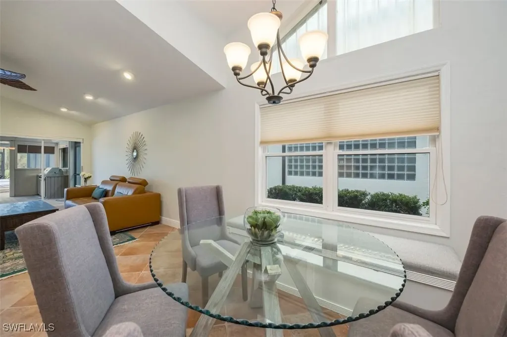 562 Cormorant Cove Naples FL 34113