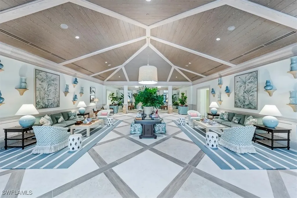 102 Clubhouse Drive Naples FL 34105