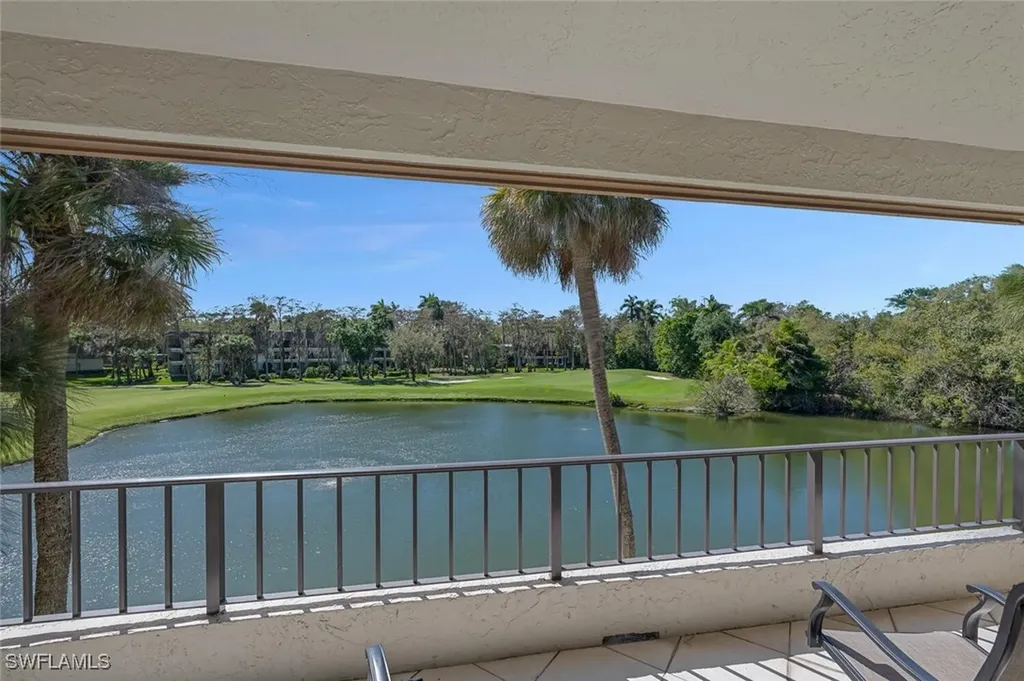 102 Clubhouse Drive Naples FL 34105