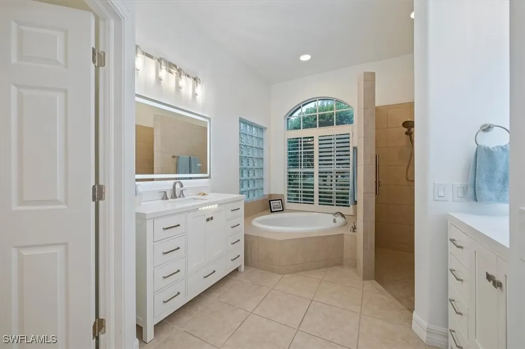 537 Wedgewood Way Naples FL 34119
