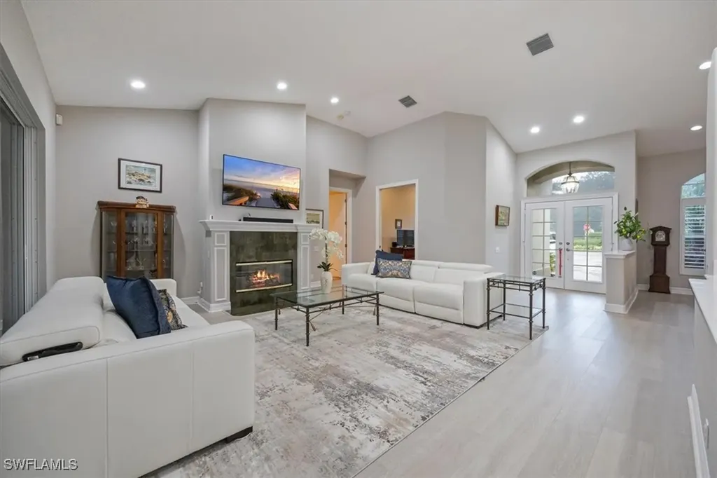 537 Wedgewood Way Naples FL 34119