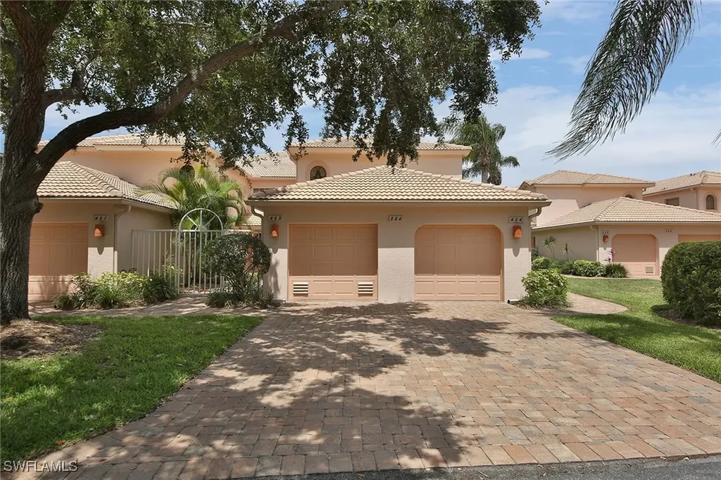526 Lake Louise Circle Naples FL 34110