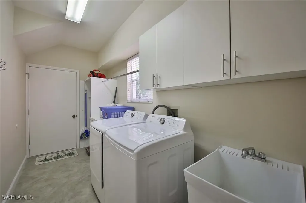 526 Lake Louise Circle Naples FL 34110