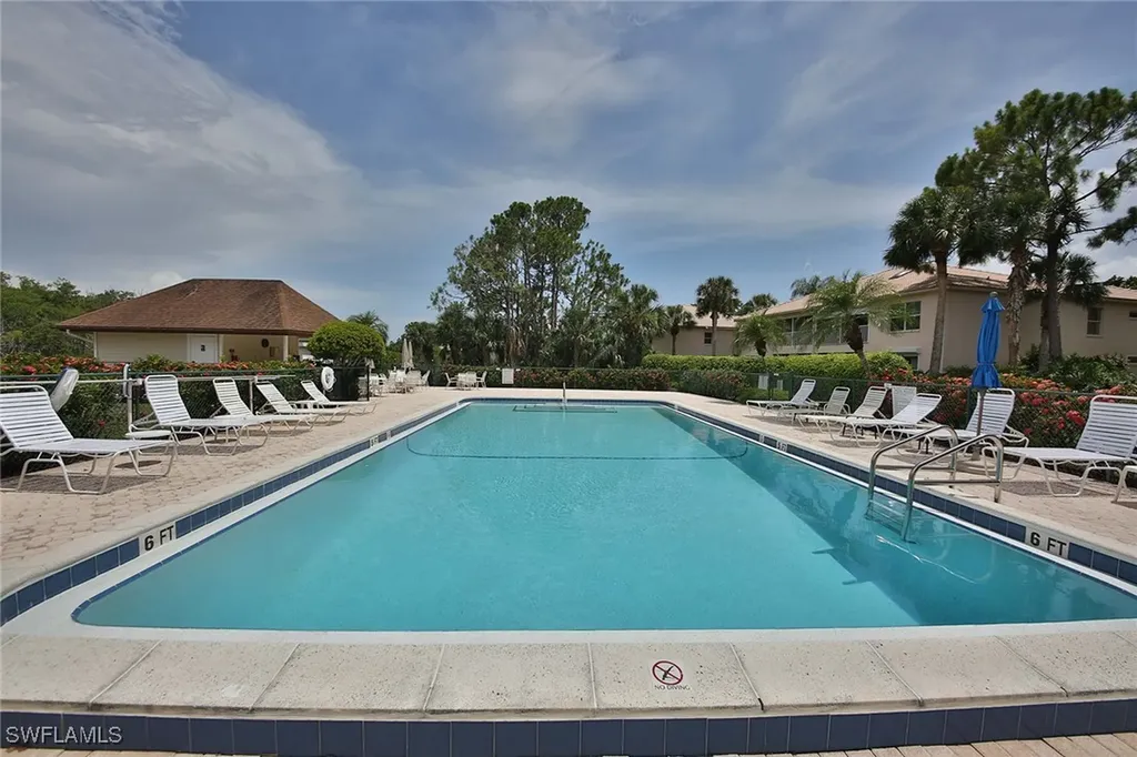 526 Lake Louise Circle Naples FL 34110