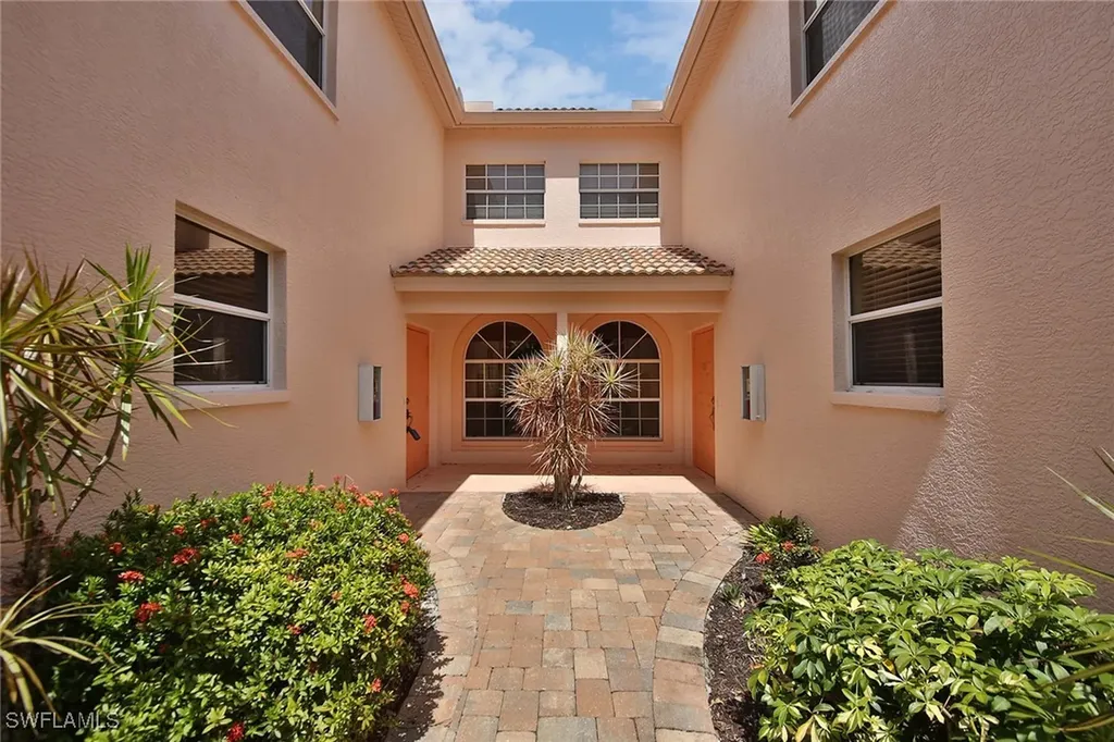 526 Lake Louise Circle Naples FL 34110