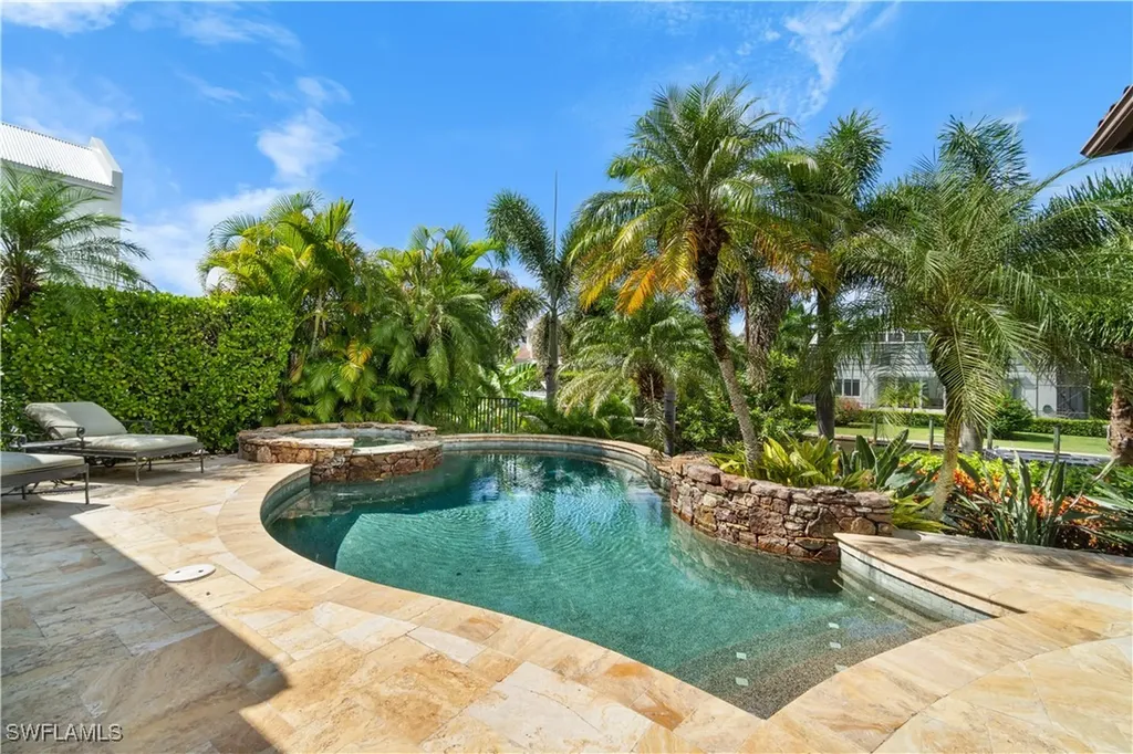 611 18th Avenue S Naples FL 34102