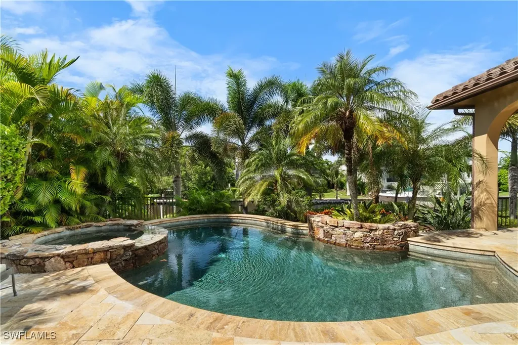 611 18th Avenue S Naples FL 34102