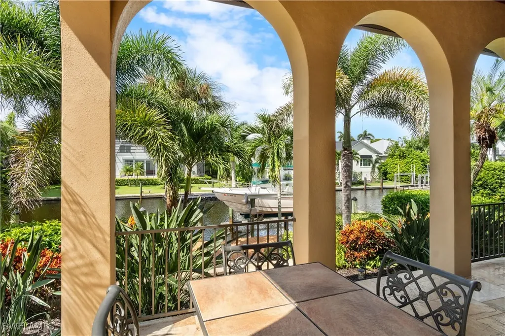 611 18th Avenue S Naples FL 34102