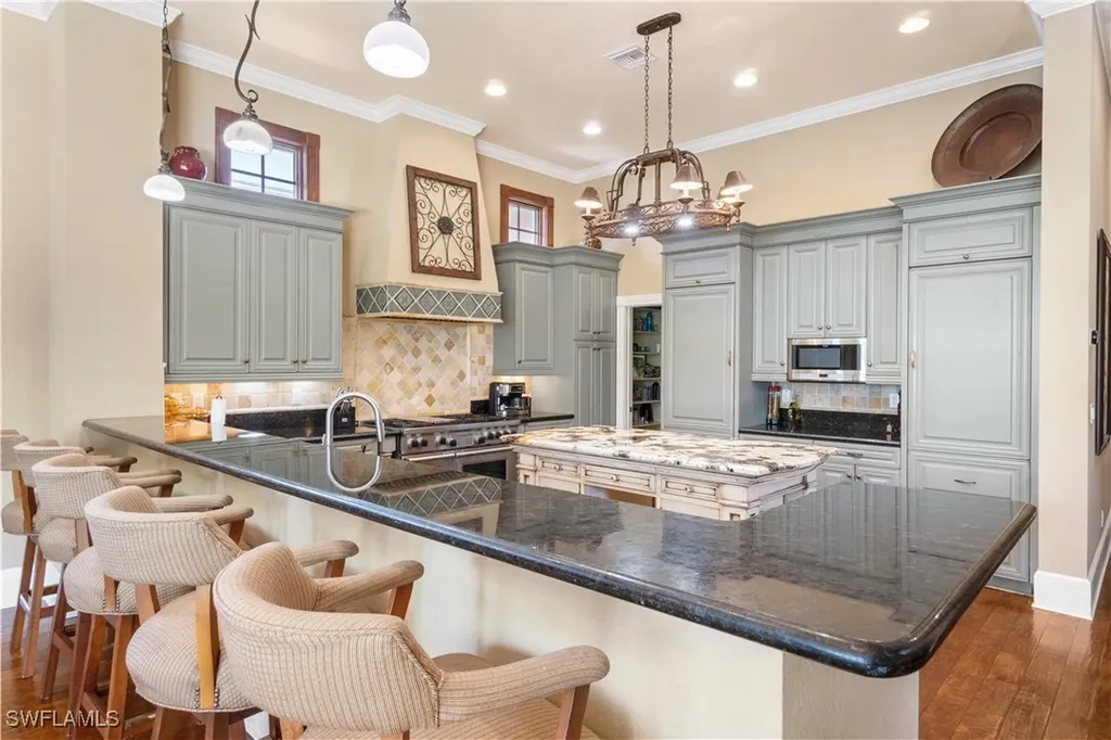 611 18th Avenue S Naples FL 34102