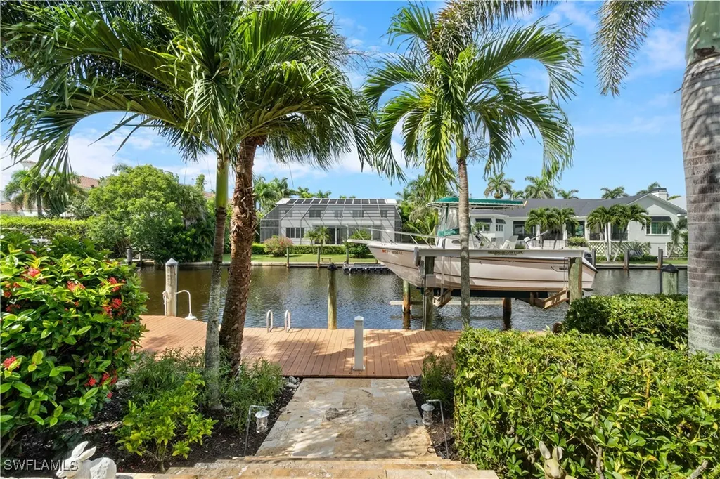 611 18th Avenue S Naples FL 34102