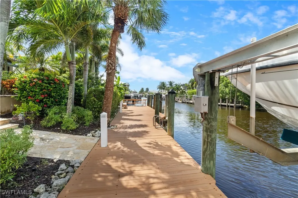 611 18th Avenue S Naples FL 34102