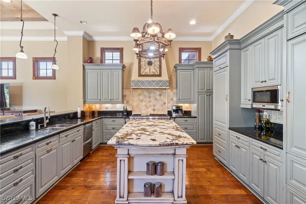 611 18th Avenue S Naples FL 34102