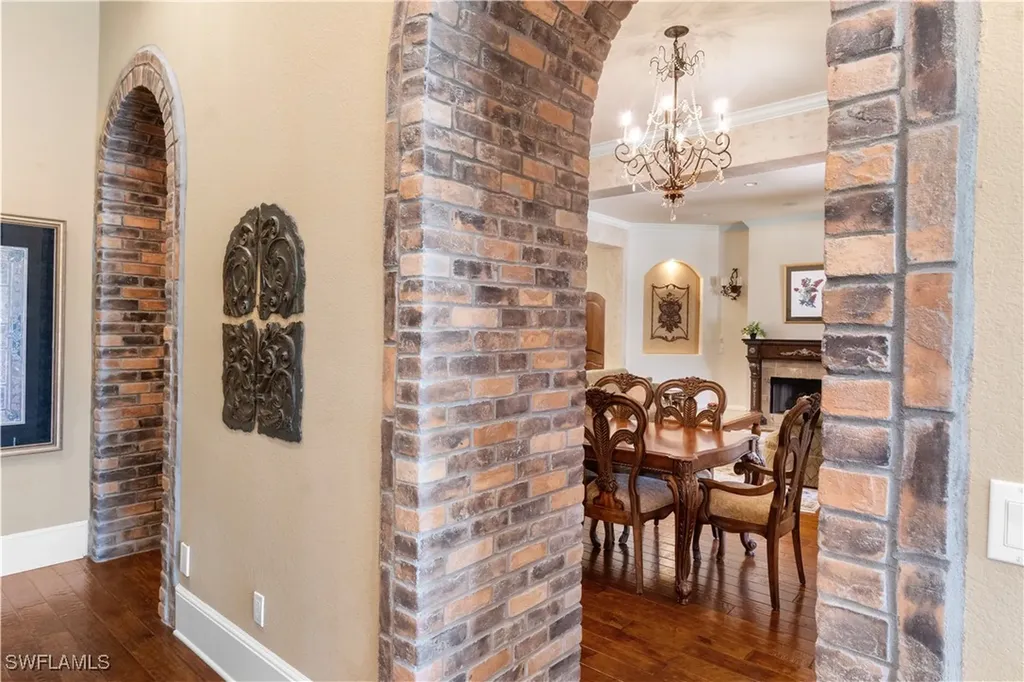 611 18th Avenue S Naples FL 34102