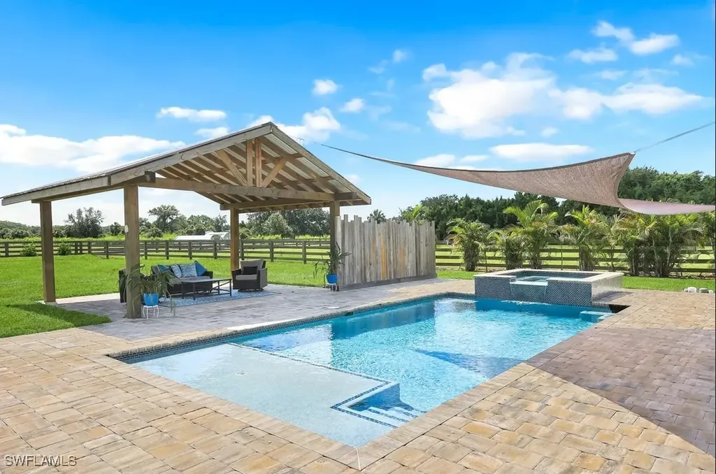 19080 Parkinson Road Alva FL 33920