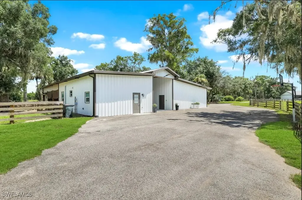 19080 Parkinson Road Alva FL 33920