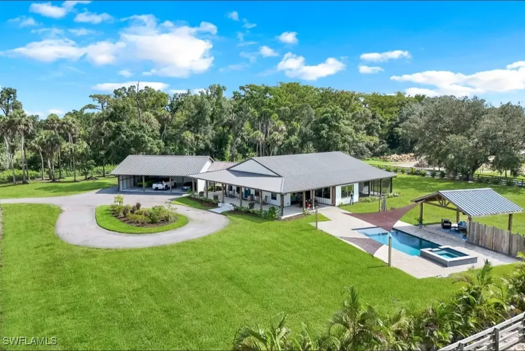 19080 Parkinson Road Alva FL 33920