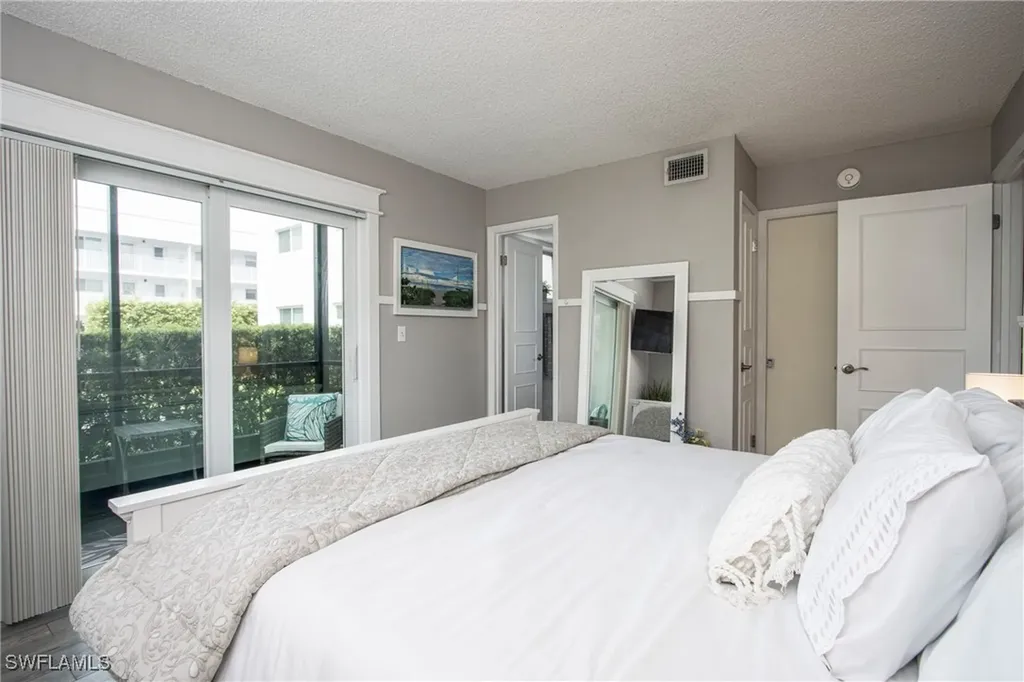 766 Central Avenue Naples FL 34102