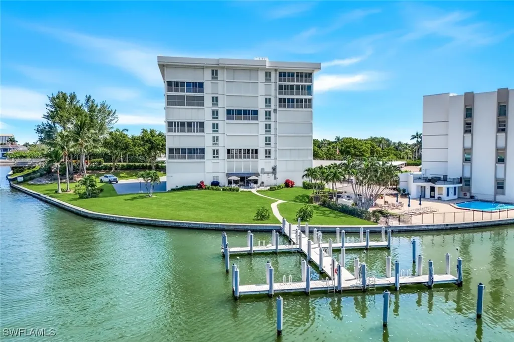 250 Park Shore Drive Naples FL 34103