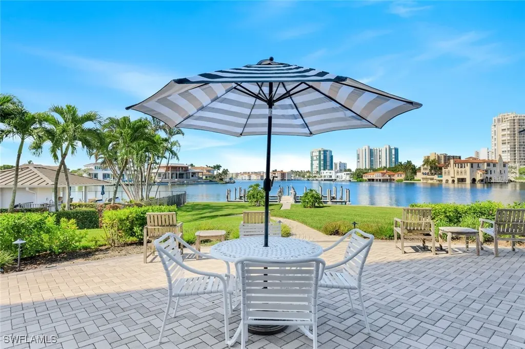 250 Park Shore Drive Naples FL 34103