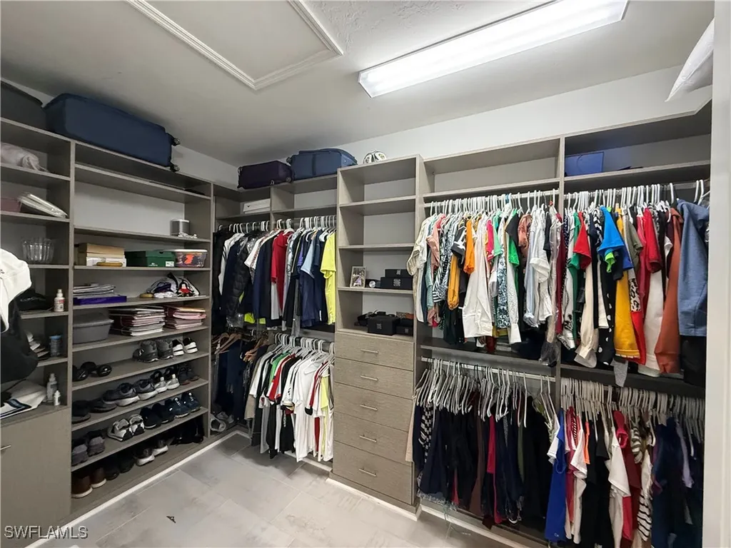 2543 Seychelles Drive Naples FL 34112