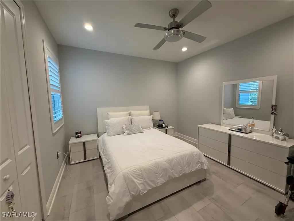 2543 Seychelles Drive Naples FL 34112