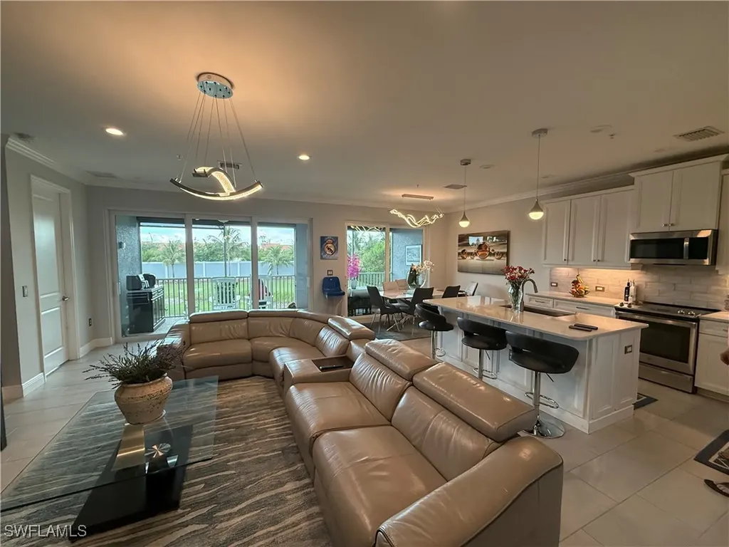 2543 Seychelles Drive Naples FL 34112
