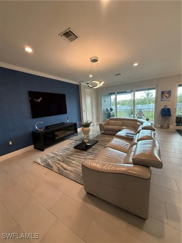 2543 Seychelles Drive Naples FL 34112