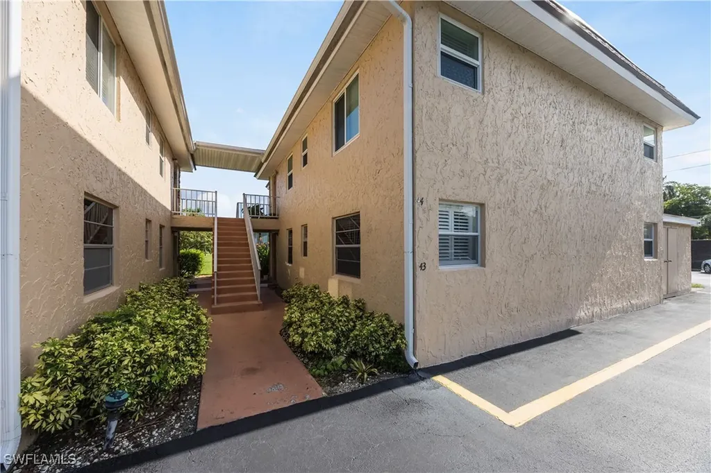 1400 Pompei Lane Naples FL 34103