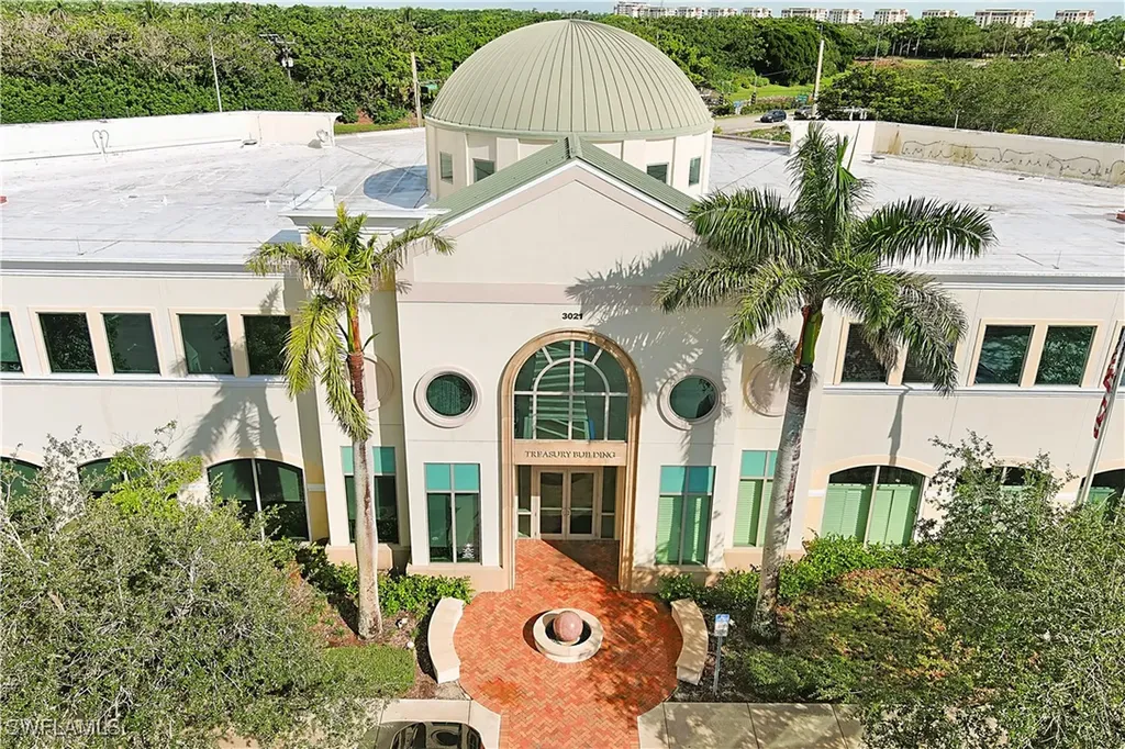 3021 Airport Road N Naples FL 34105