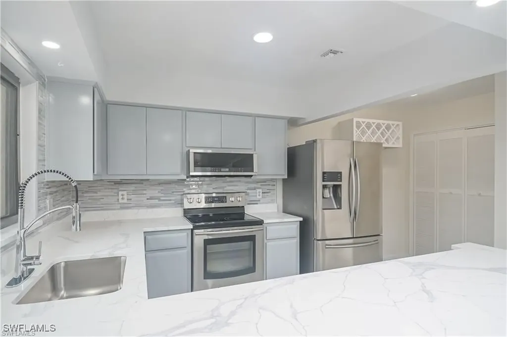 711 SE 12th Avenue Cape Coral FL 33990