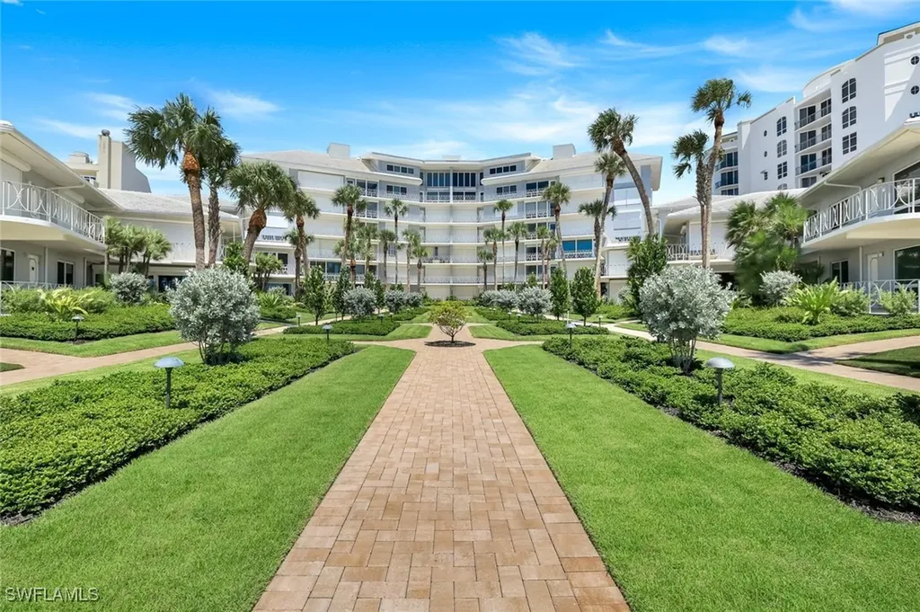 1851 Gulf Shore Boulevard N. Naples FL 34102