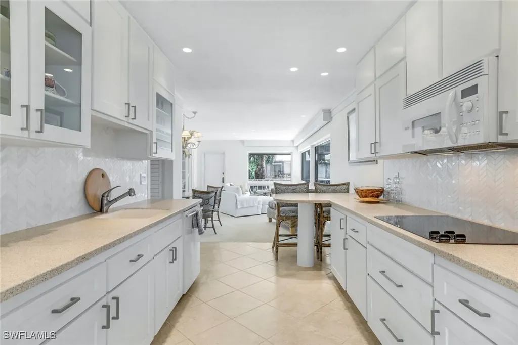1851 Gulf Shore Boulevard N. Naples FL 34102