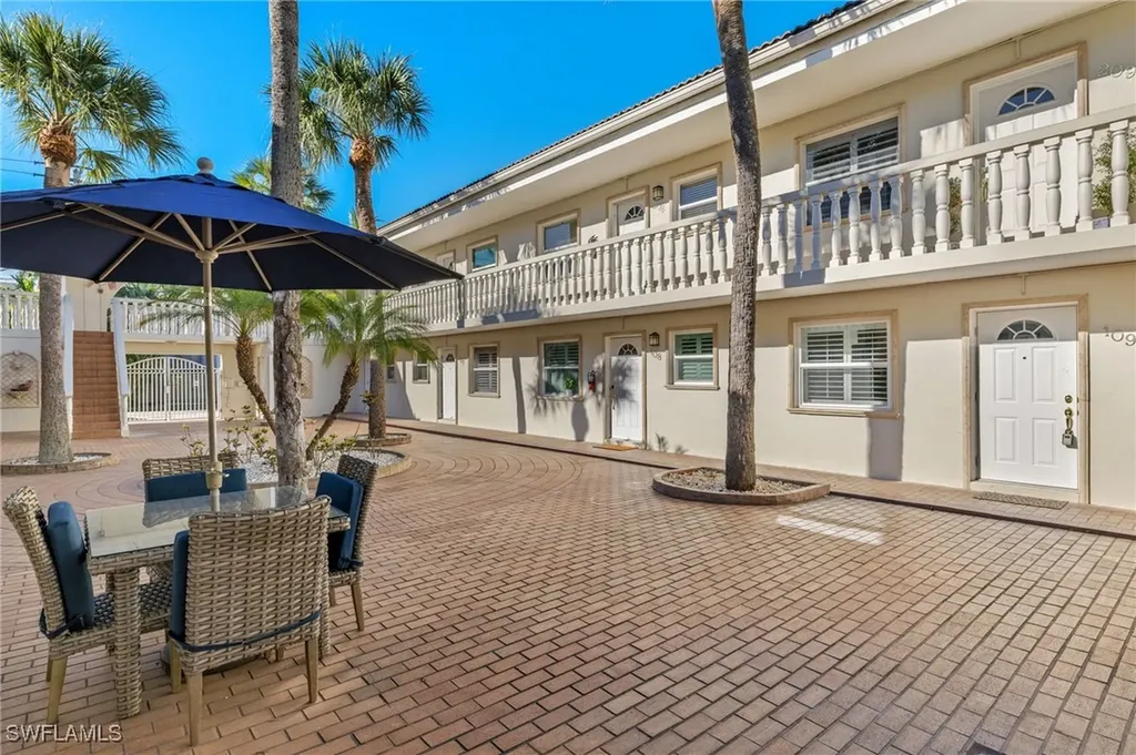 980 7th Avenue S Naples FL 34102