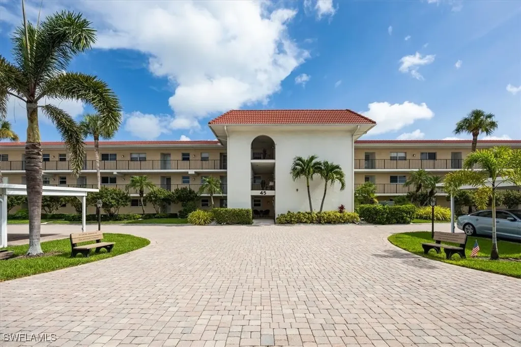 45 High Point Circle S Naples FL 34103