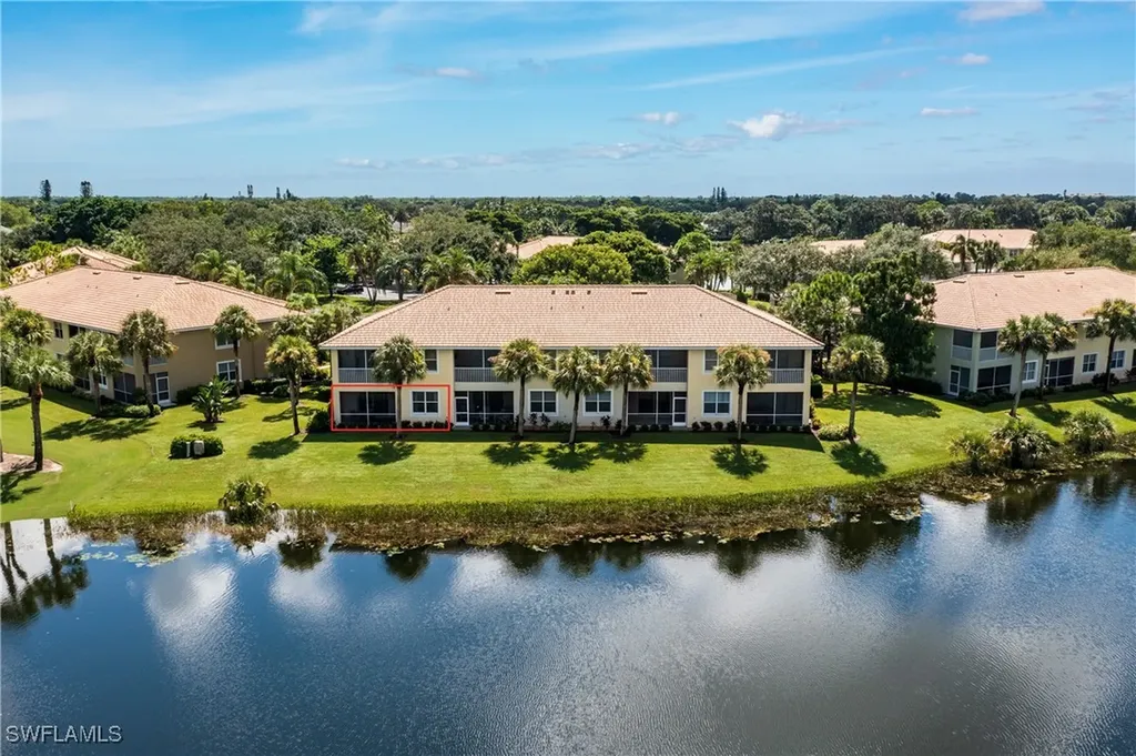Naples FL, 2325 Carrington Court, Unit 104