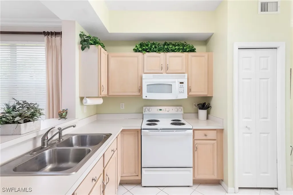 2325 Carrington Court Naples FL 34109