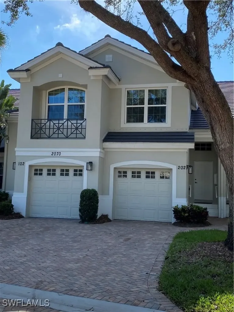 Naples FL, 2070 Aberdeen Lane, Unit 202
