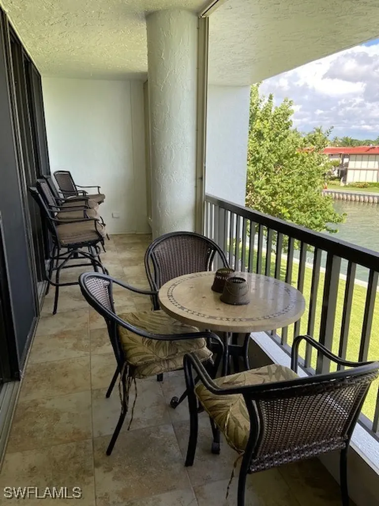 2305 Gulf Shore Boulevard N Naples FL 34103