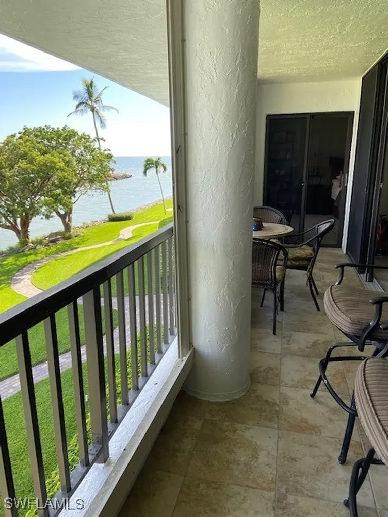 2305 Gulf Shore Boulevard N Naples FL 34103