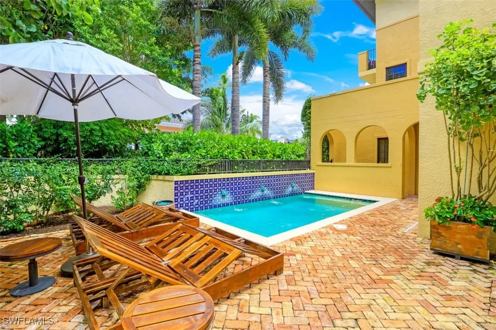 270 5th Avenue S Naples FL 34102