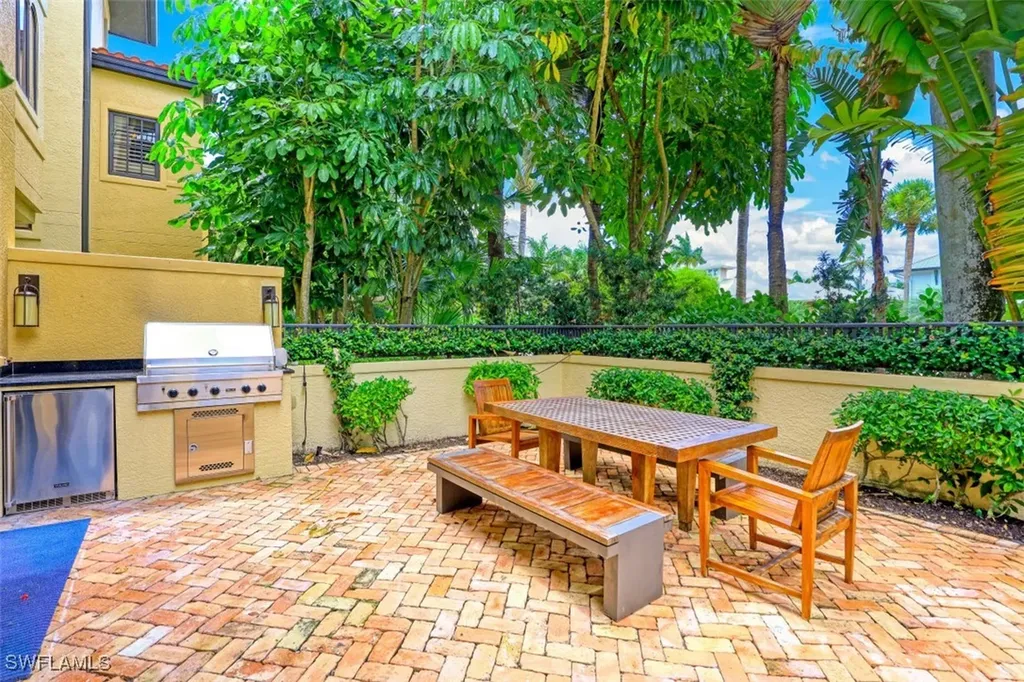 270 5th Avenue S Naples FL 34102