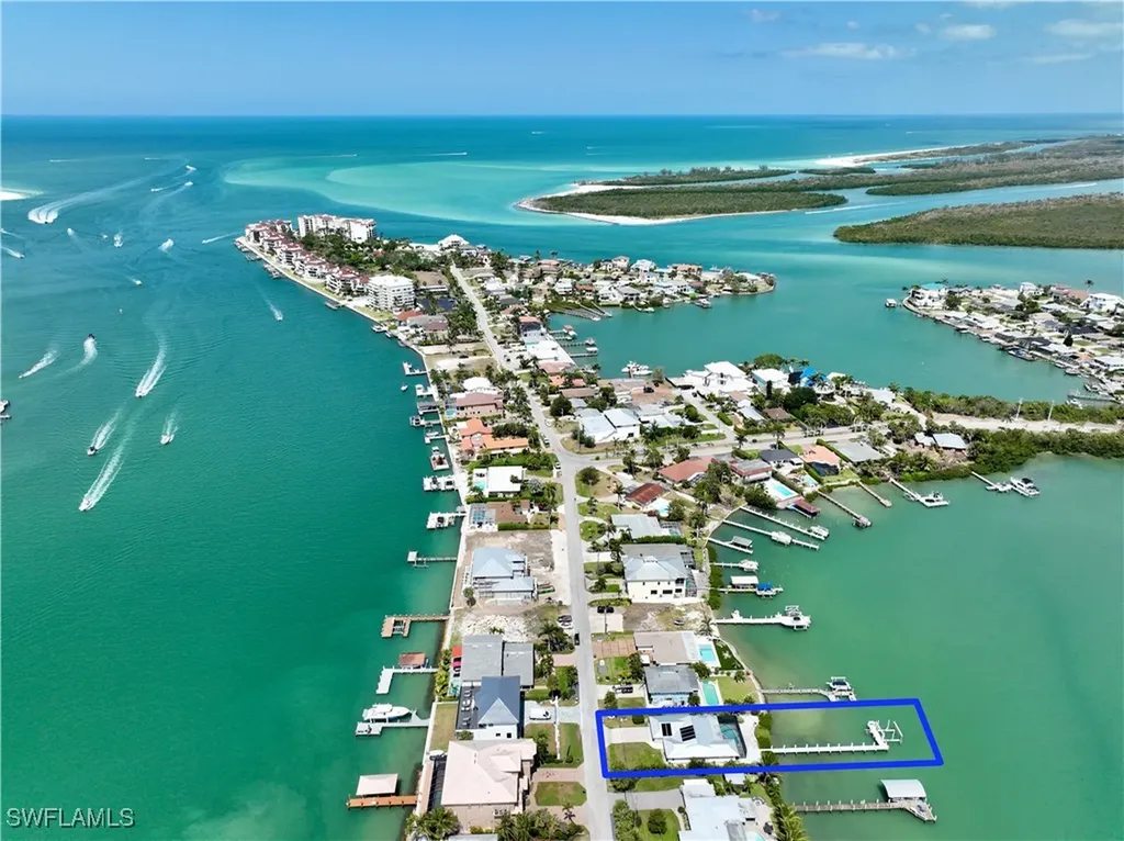 19 Pelican Street E Naples FL 34113