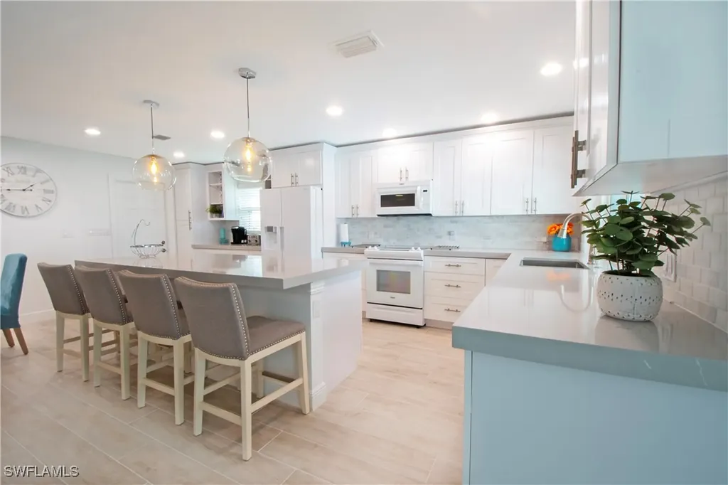 19 Pelican Street E Naples FL 34113
