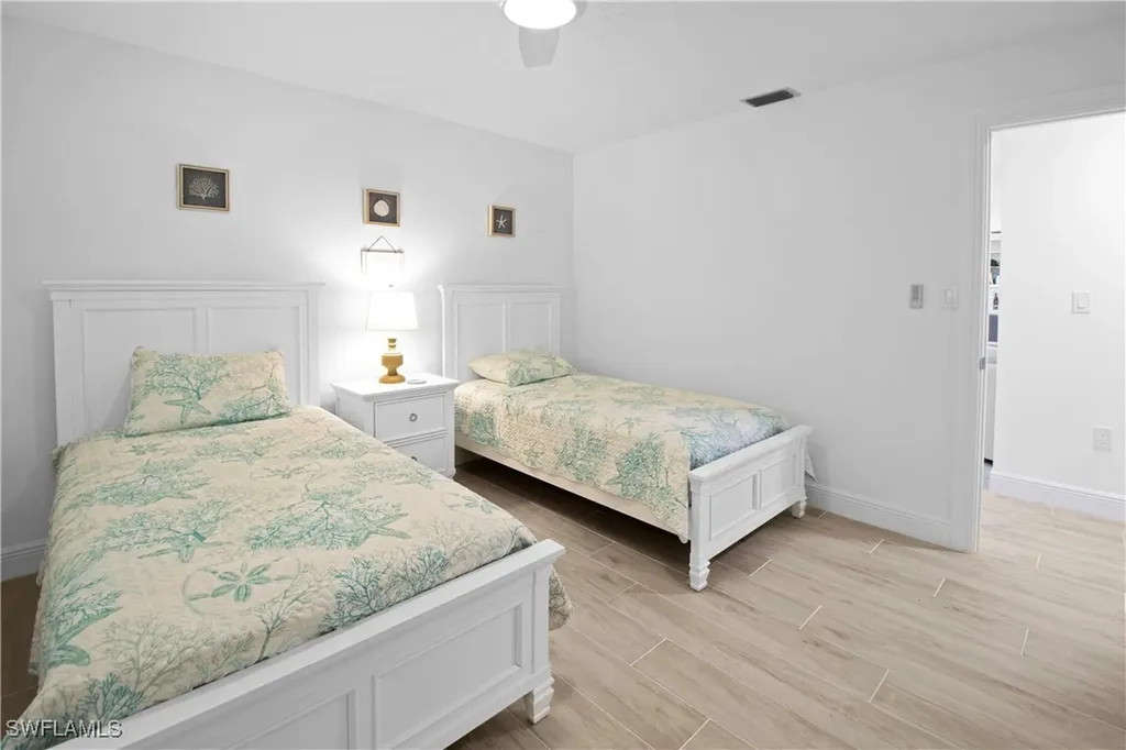 19 Pelican Street E Naples FL 34113