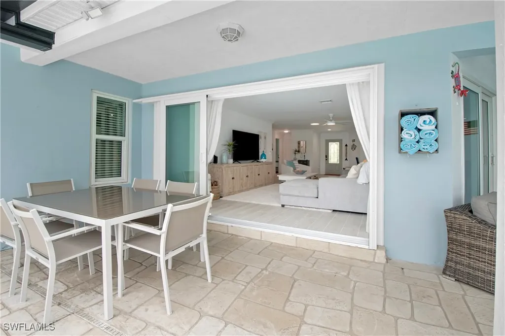19 Pelican Street E Naples FL 34113