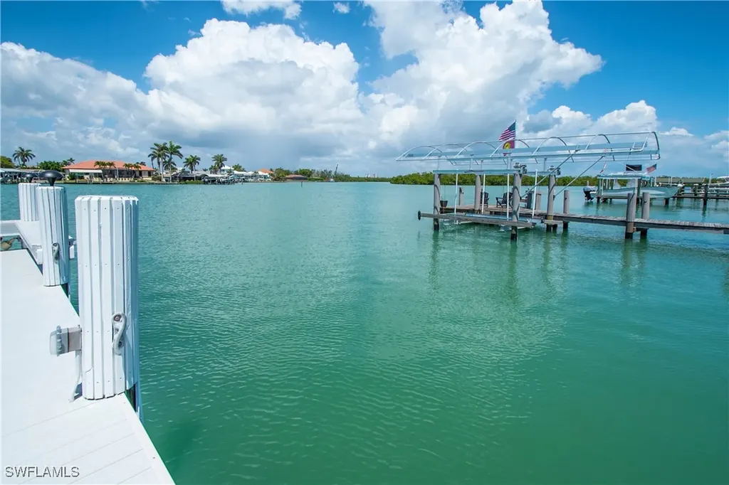 19 Pelican Street E Naples FL 34113