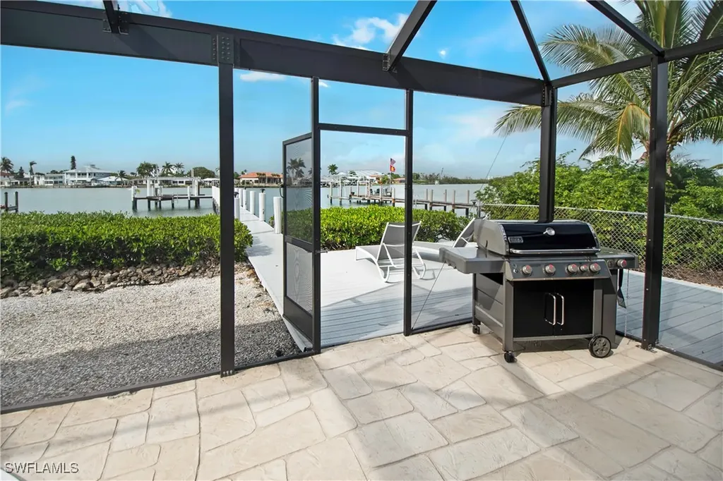 19 Pelican Street E Naples FL 34113