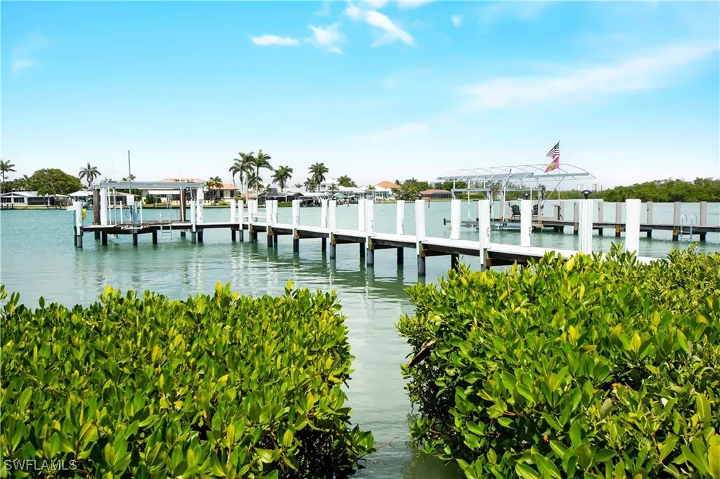 19 Pelican Street E Naples FL 34113