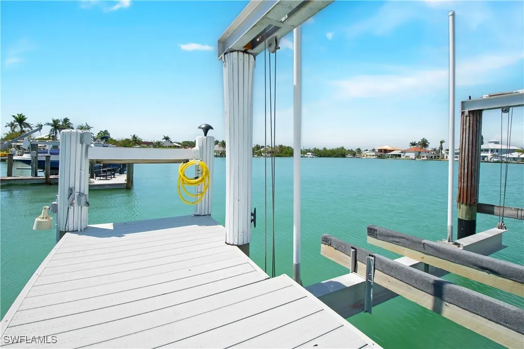 19 Pelican Street E Naples FL 34113