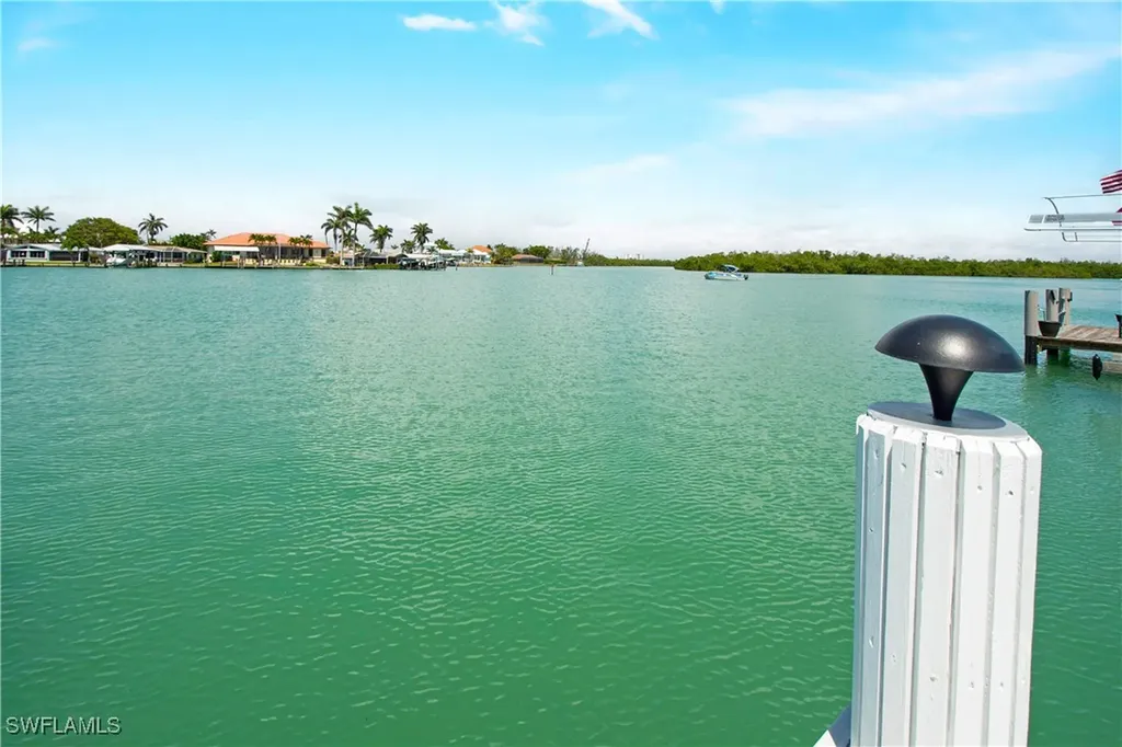 19 Pelican Street E Naples FL 34113